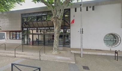 Centre De Vaccination Covid-19-Ville De Salon De Provence-Salle Polyvalente, Laboratoire d'Analyses à Salon-de-Provence